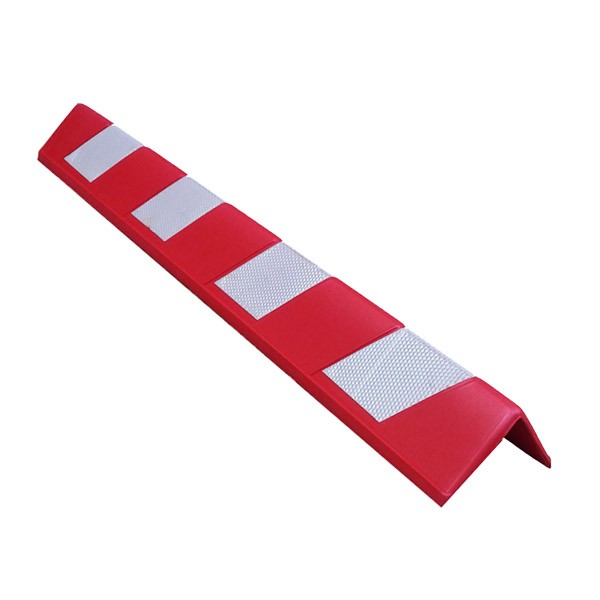 Προστατευτικό γωνίας από μαλακό αφρώδες πλαστικό (EVA) σε κόκκινο χρώμα.