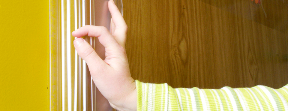 Γωνιά προστασίας για τα δάχτυλα των παιδιών σε πόρτες